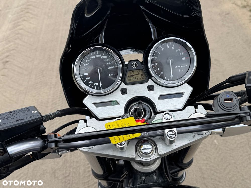 Yamaha XJR - 8
