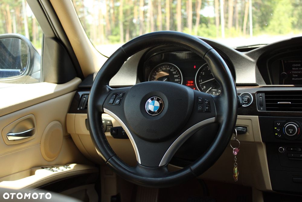 BMW Seria 3 325i xDrive Edition Exclusive - 33