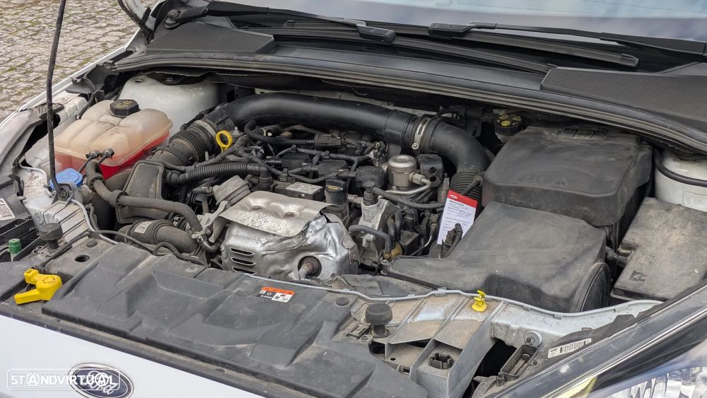 Ford Focus 1.0 EcoBoost S&S Titanium - 24