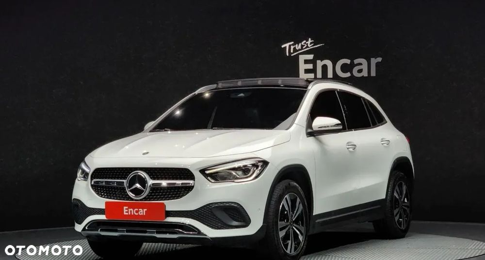 Mercedes-Benz GLA - 2