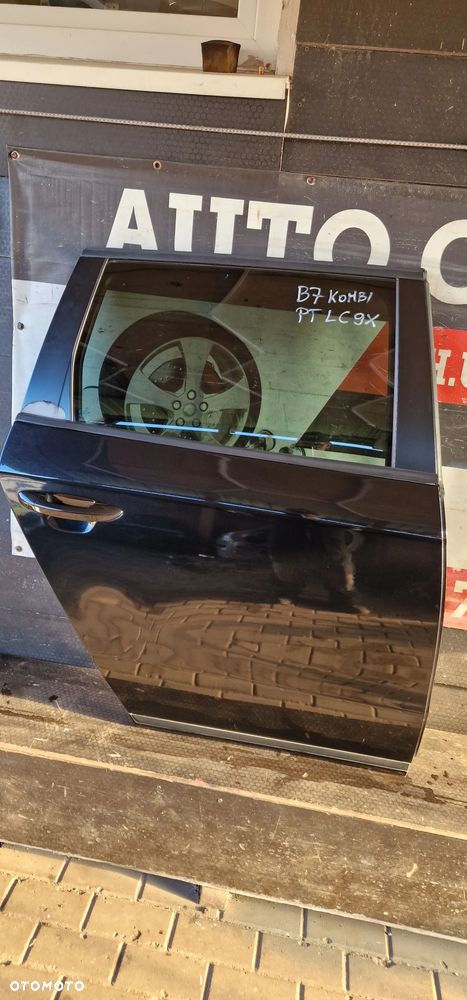DRZWI PRAWY TYŁ VW PASSAT B7 KOMBI LC9X - 1