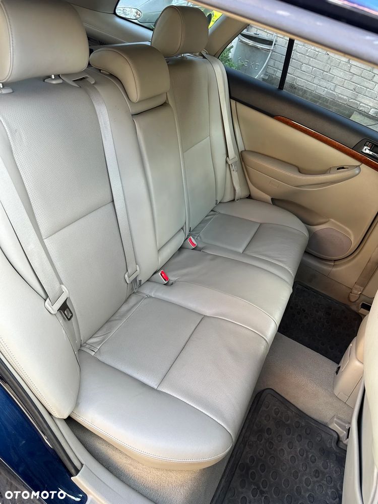 Toyota Avensis - 14