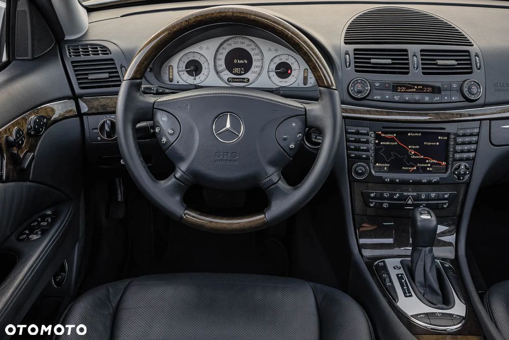 Mercedes-Benz Klasa E 500 4-Matic T Avantgarde - 13