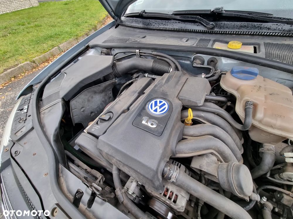 Volkswagen Passat 1.6 Comfortline - 10