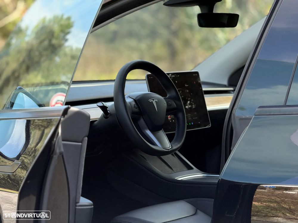 Tesla Model Y Performance Dual Motor AWD - 12