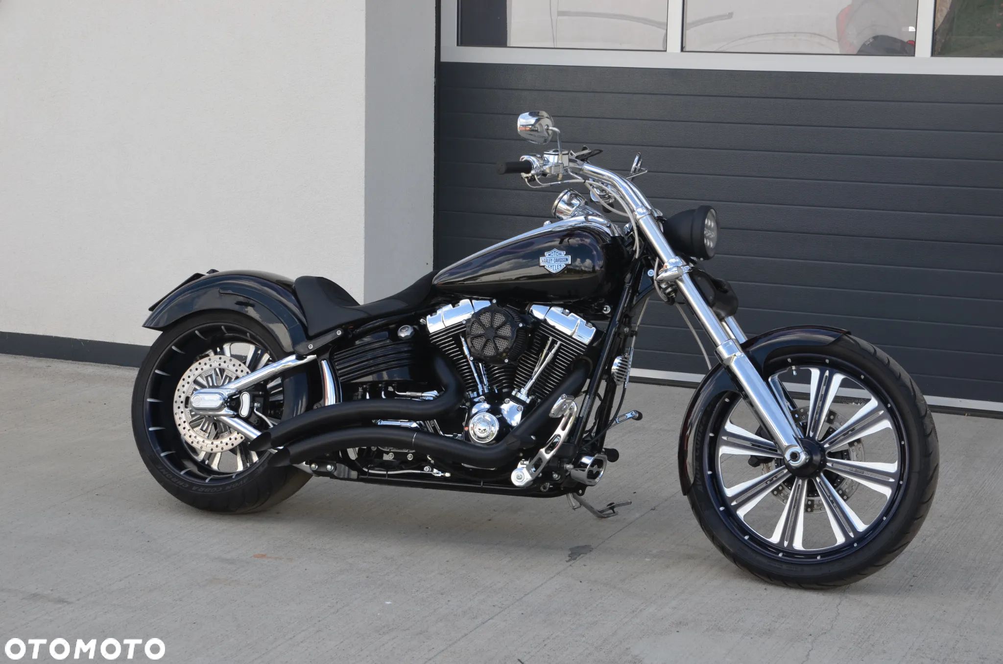 Harley-Davidson Softail Breakout - 1