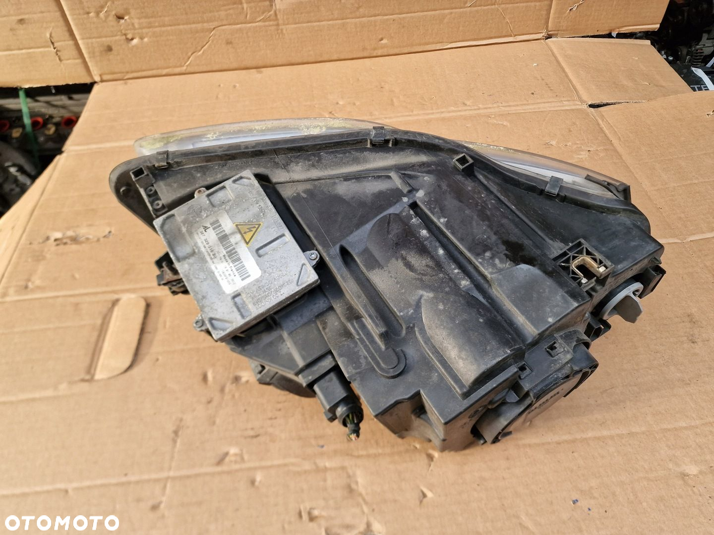 LAMPA LEWA XENON 8E0941029AS AUDI A4 B7 - 3