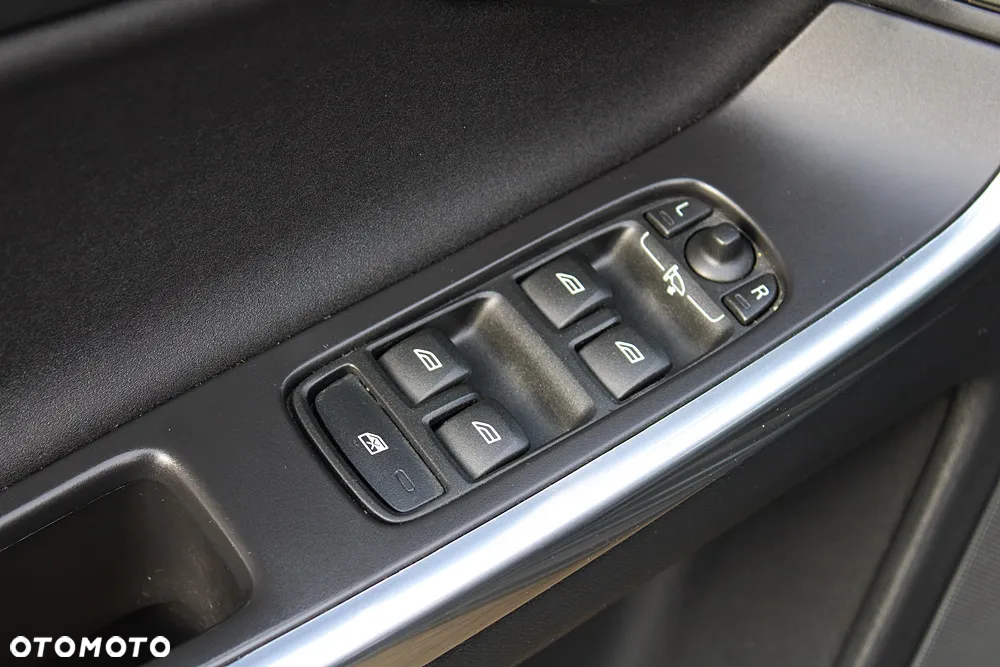 Volvo XC 60 2.4D AWD Momentum - 26