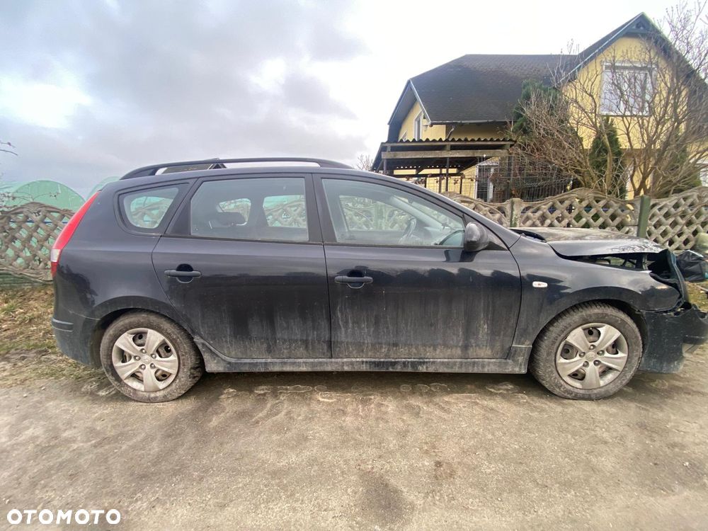 Hyundai i30 i30cw 1.6 CRDi na czesci - 1