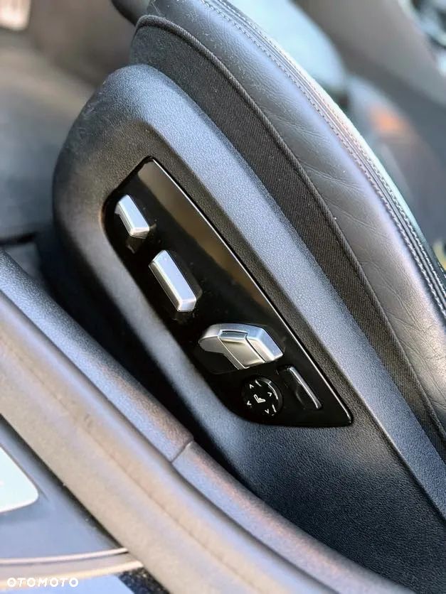 BMW Seria 5 M550i xDrive sport - 21