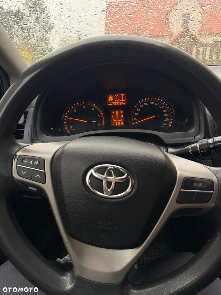 Toyota Avensis 2.0 D-4D Luna - 14