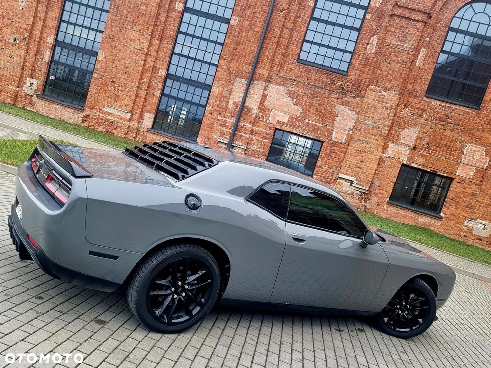 Dodge Challenger - 9