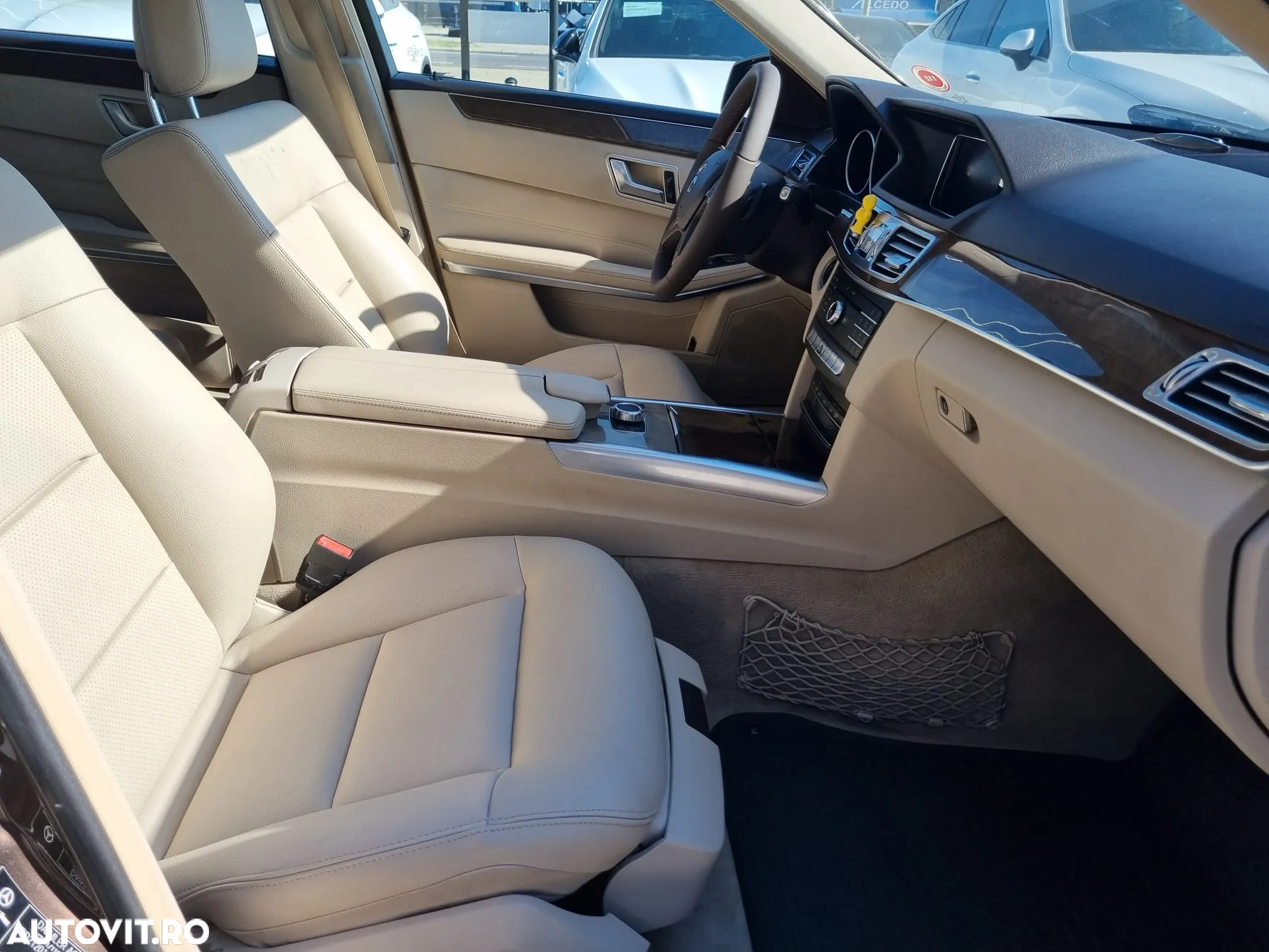Mercedes-Benz E 220 BlueTEC 4MATIC - 24