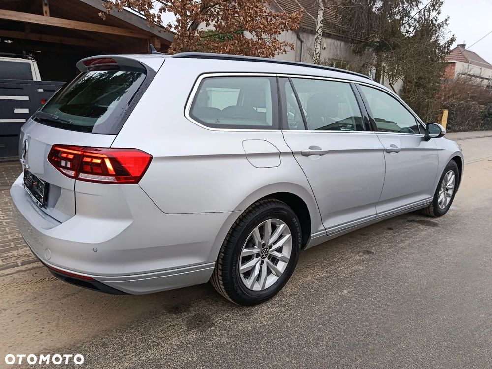 Volkswagen Passat 2.0 TDI SCR DSG - 2