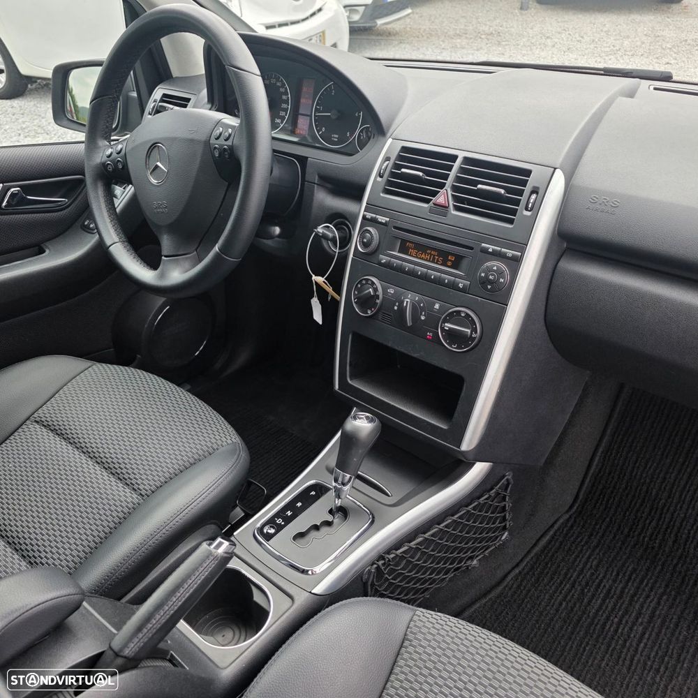 Mercedes-Benz A 180 - 25
