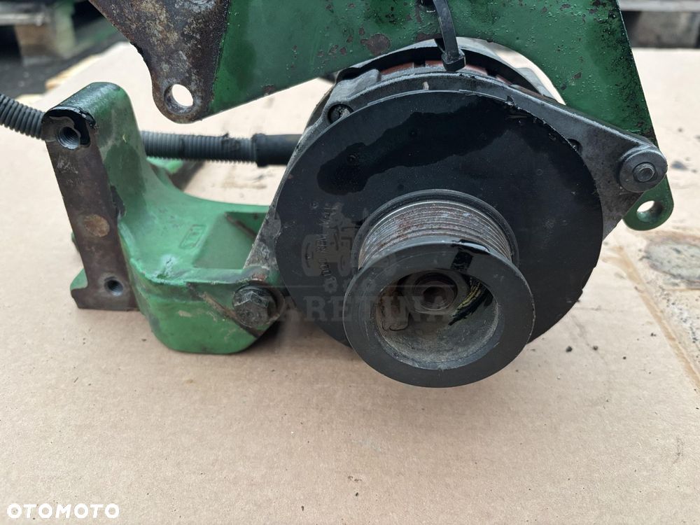 John Deere 3215 3220 3415 3420 Alternator Uchwyt Alternatora Mocowanie AH137883 R132166 R132920 - 2