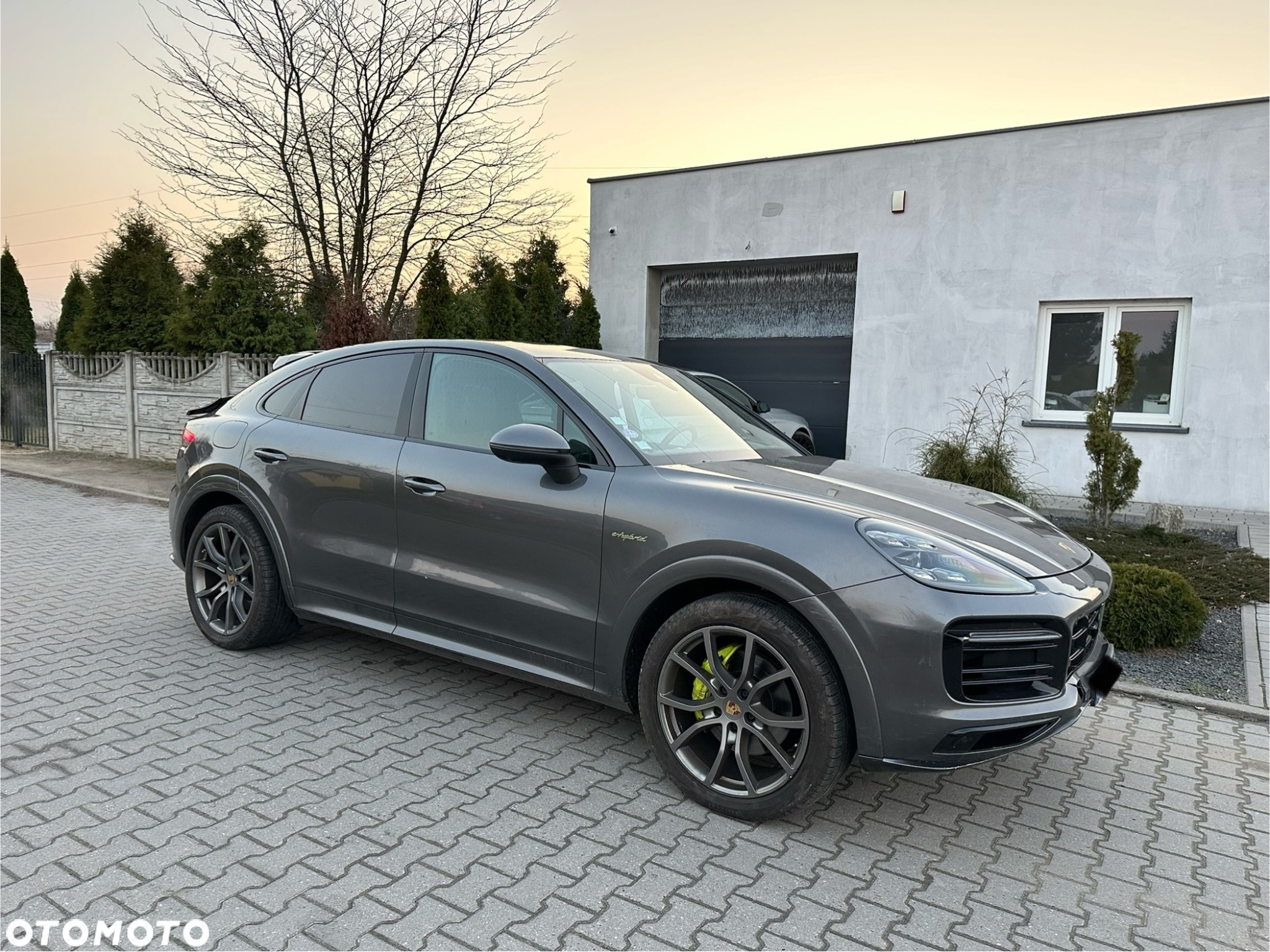 Porsche Cayenne Coupe E-Hybrid Platinum Edition - 3