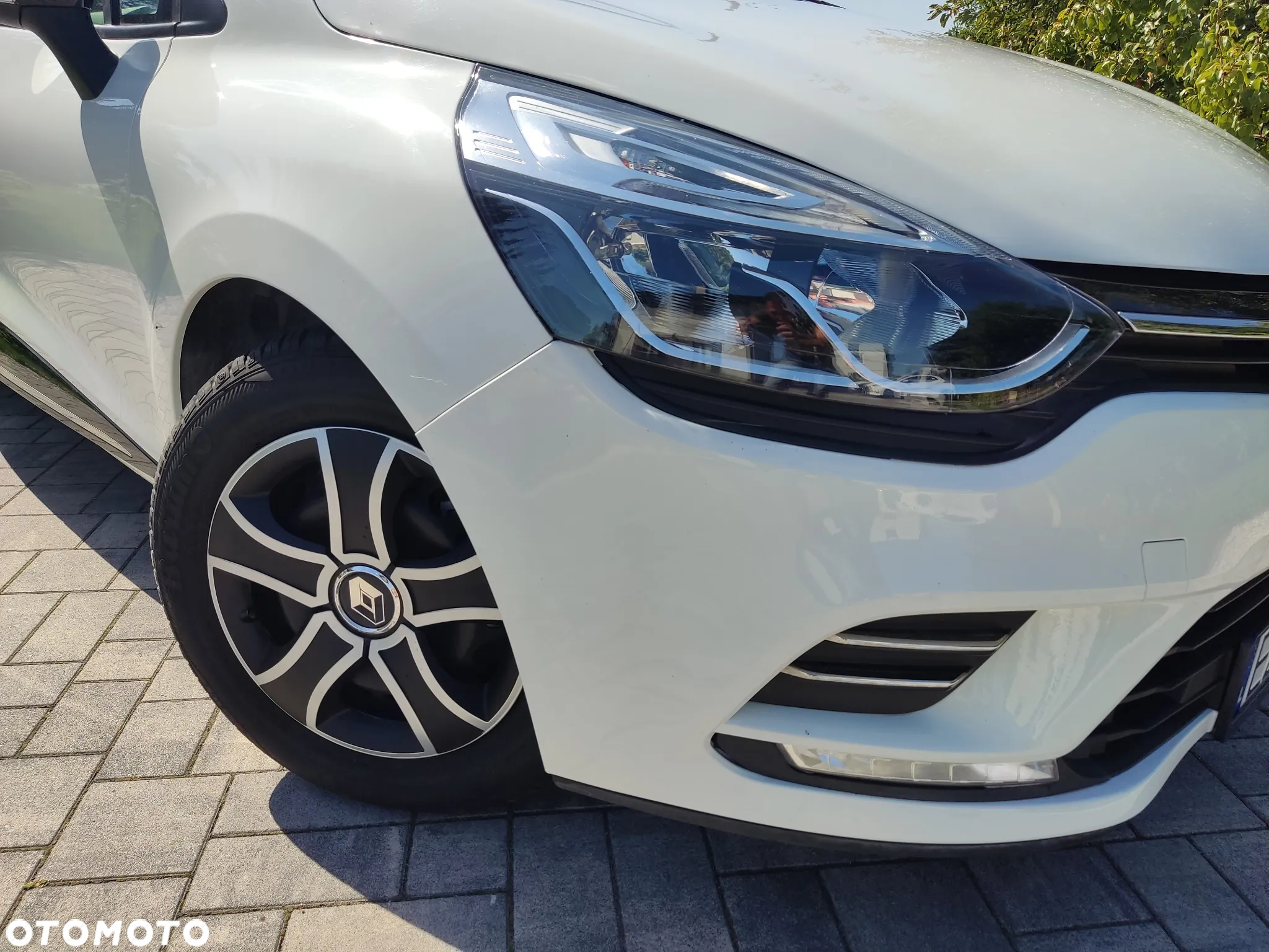 Renault Clio 1.2 16V Limited EU6 - 12