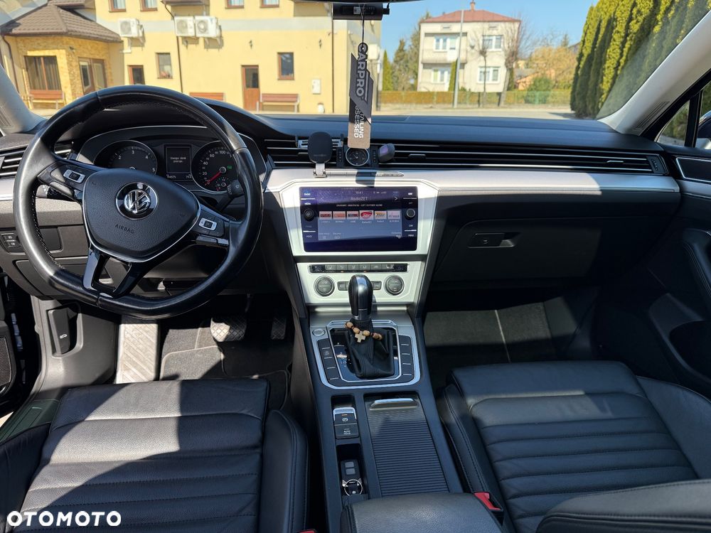 Volkswagen Passat 2.0 TDI SCR DSG Comfortline - 18