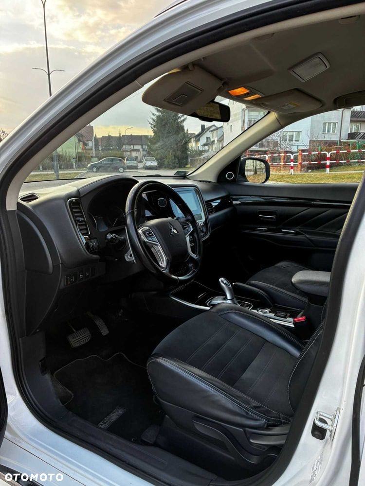 Mitsubishi Outlander - 3