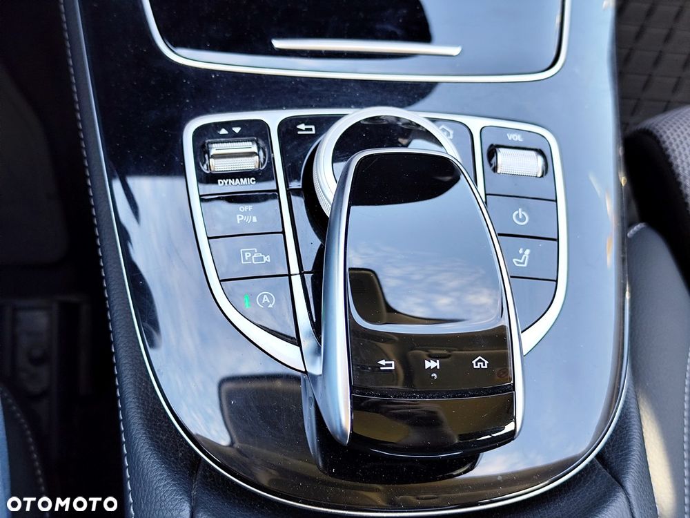 Mercedes-Benz Klasa E 220 d 4-Matic 9G-TRONIC - 19