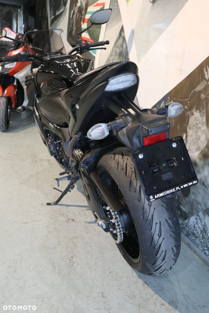 Suzuki GSX - 12