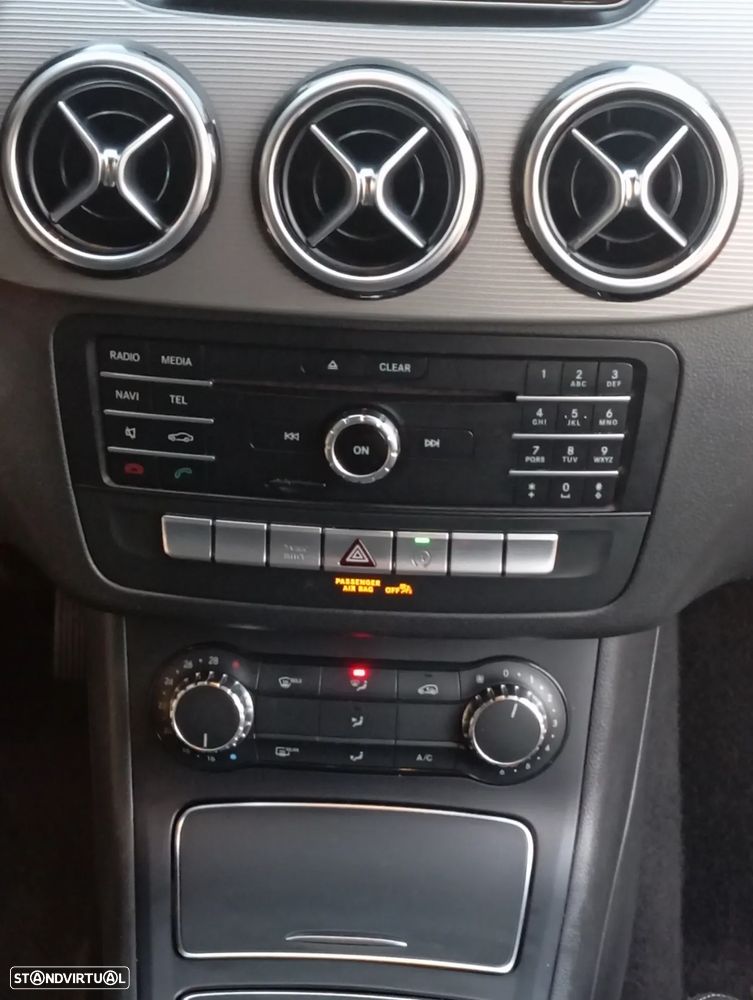 Mercedes-Benz 180 - 8