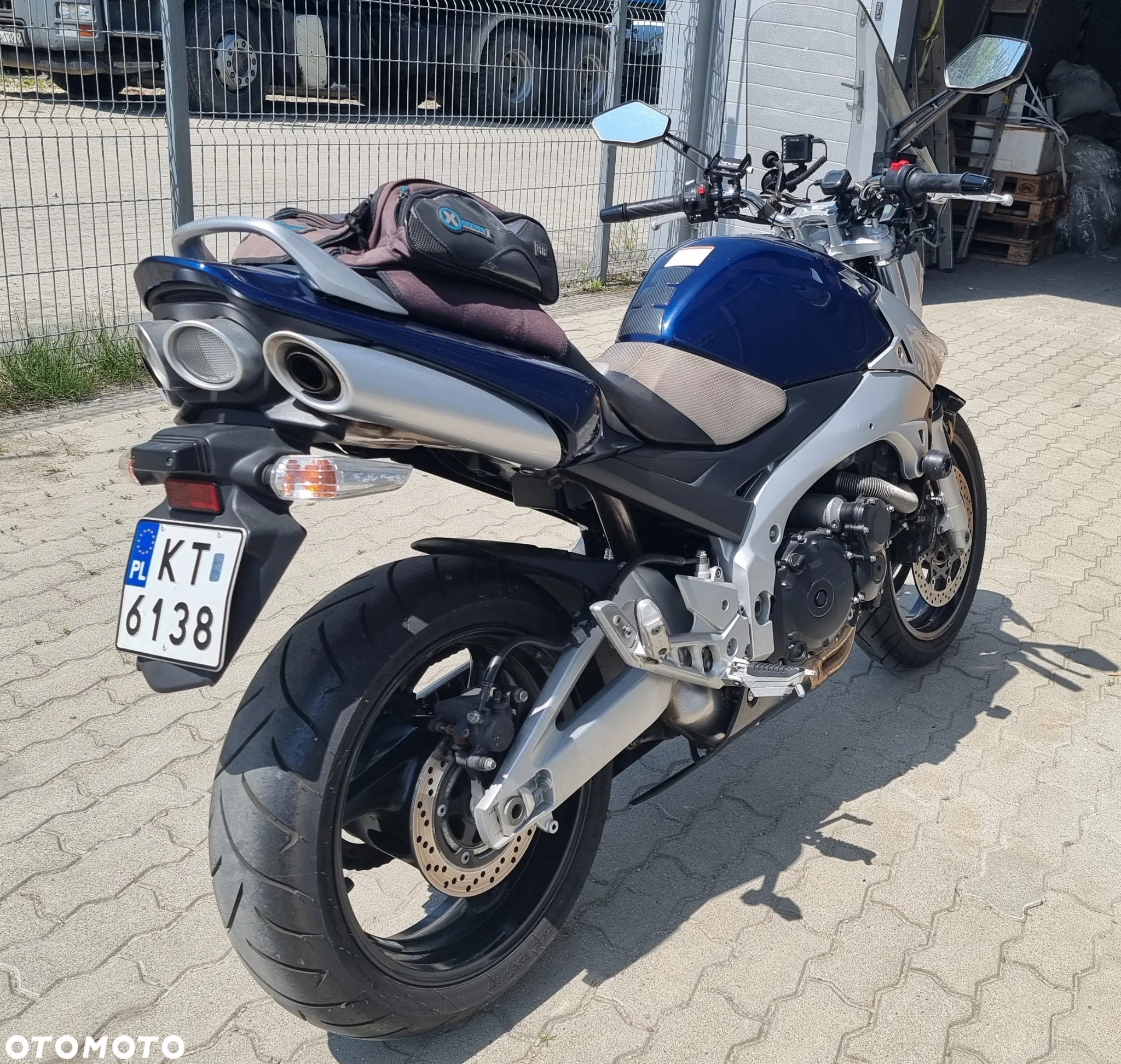 Suzuki GSR - 4