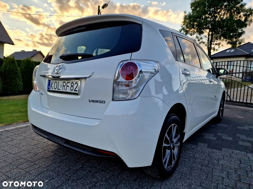 Toyota Verso 1.6 Premium - 8