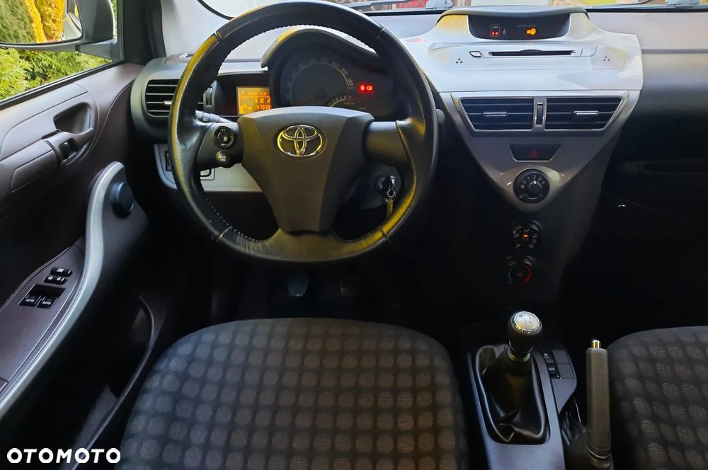 Toyota iQ 1.0 Sol EU5 - 7