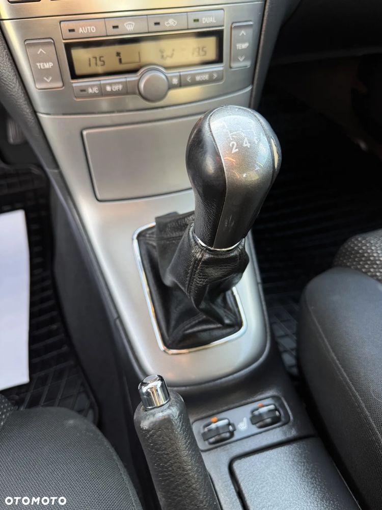 Toyota Avensis 1.8 VVT-i Sol Premium - 39