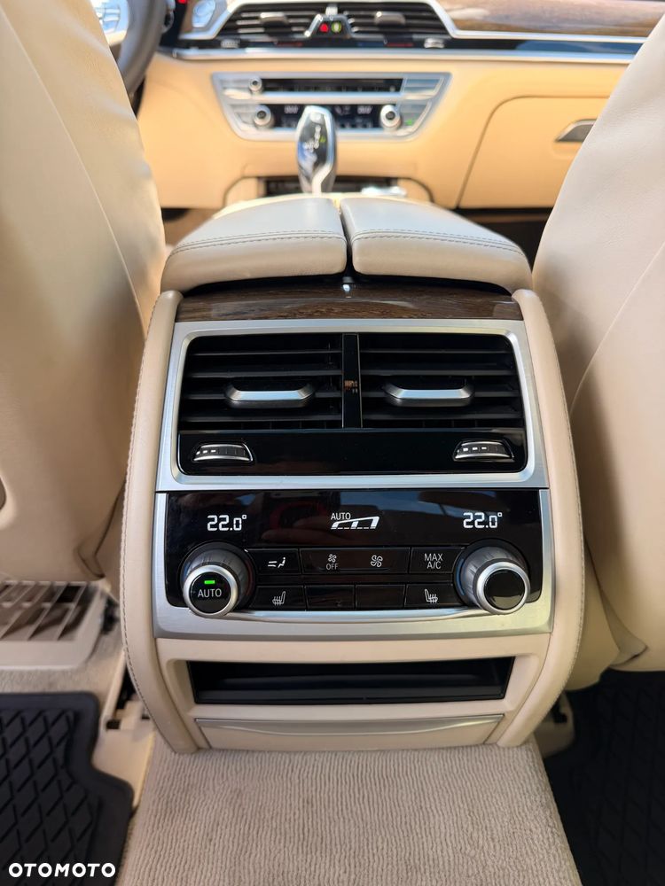 BMW Seria 7 740d xDrive - 34