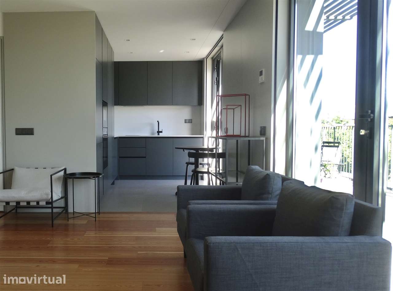 Apartamento T0 com terraço, Condomínio exclusivo junto ao Norteshoppin - Grande imagem: 2/23