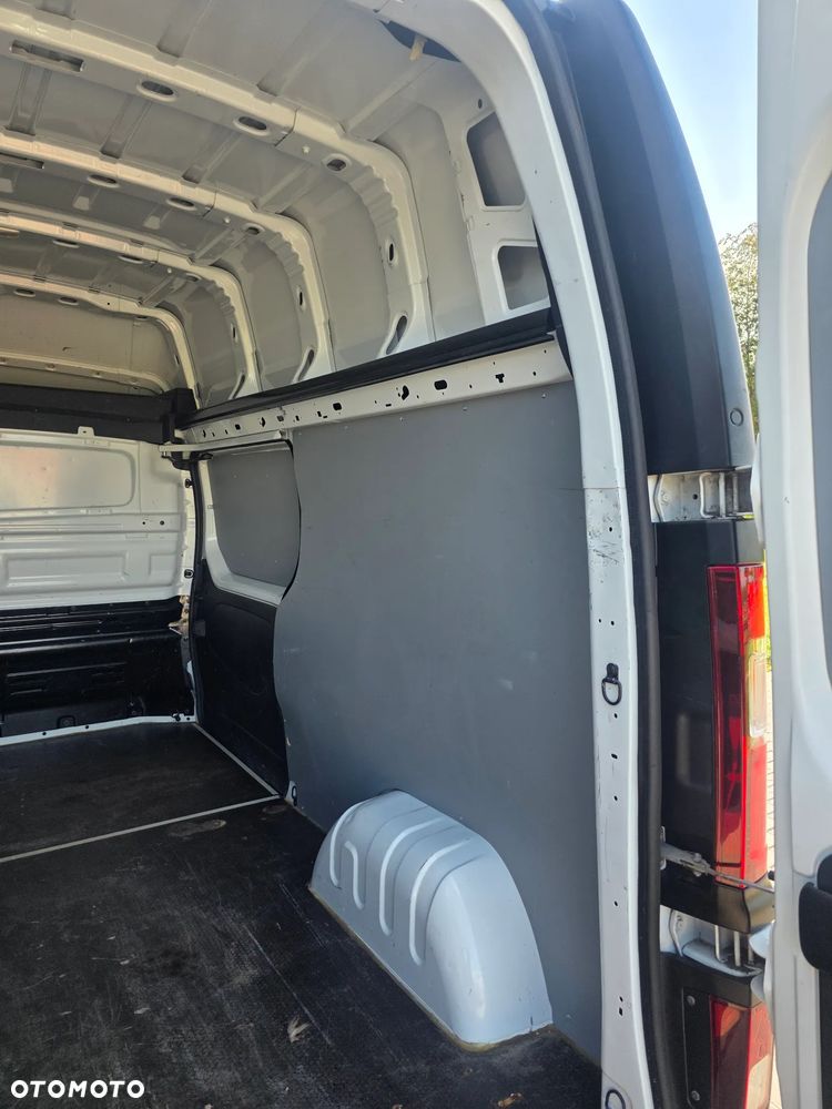 Renault Trafic vivaro 2018 r L2H2 przebieg 107400 km dlugi wysoki klima tempomat nawigacja - 10