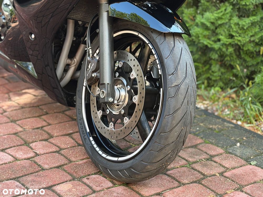 Suzuki GSX - 22