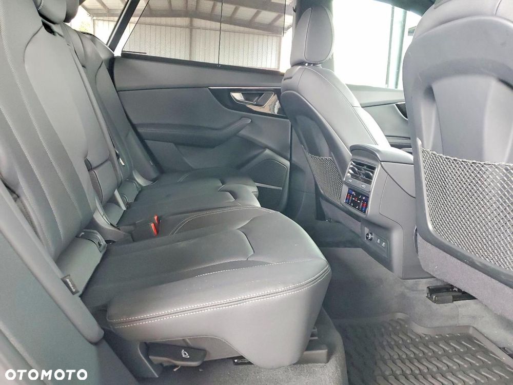 Audi Q8 55 TFSI quattro tiptronic - 11