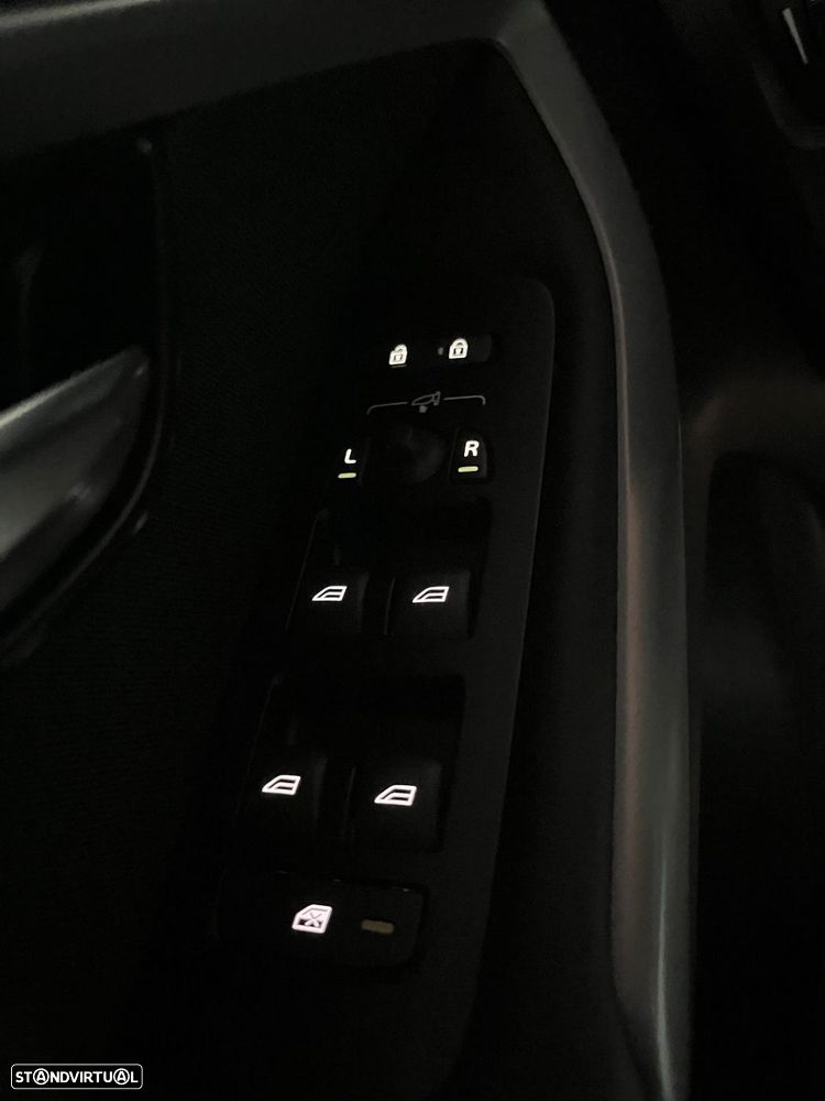 Volvo V40 2.0 D3 Momentum - 21