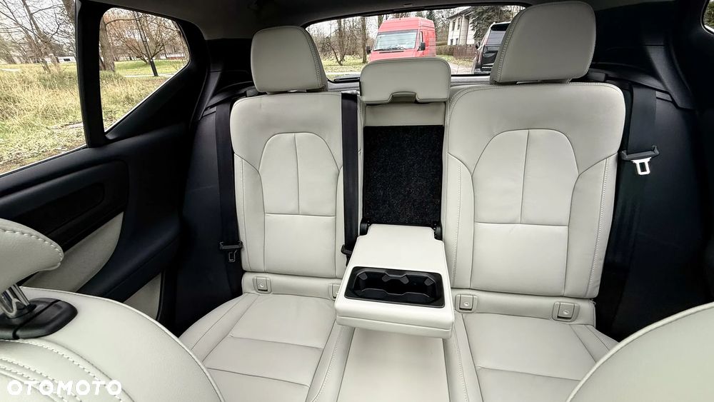 Volvo XC 40 B5 B AWD Momentum Pro - 39