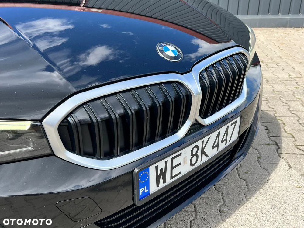 BMW Seria 3 318d mHEV - 10