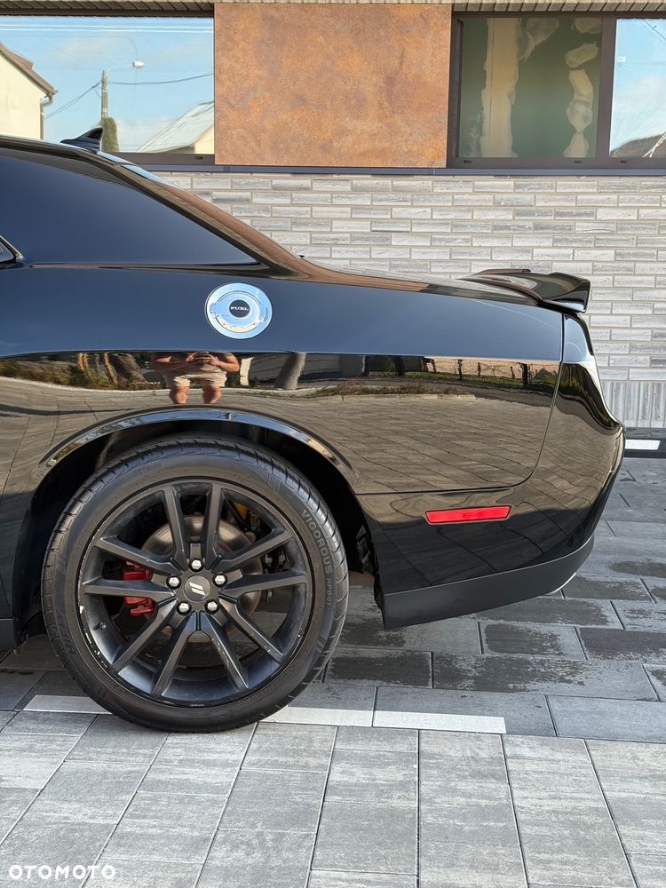 Dodge Challenger - 10