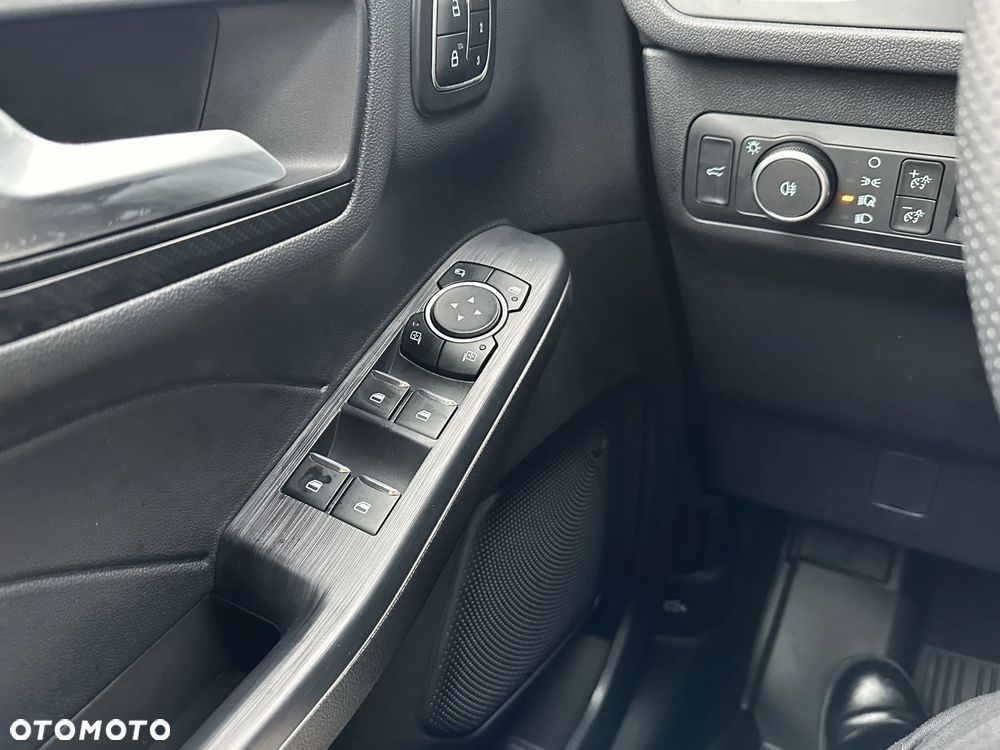 Ford Kuga 1.5 EcoBoost FWD ST-Line X - 17