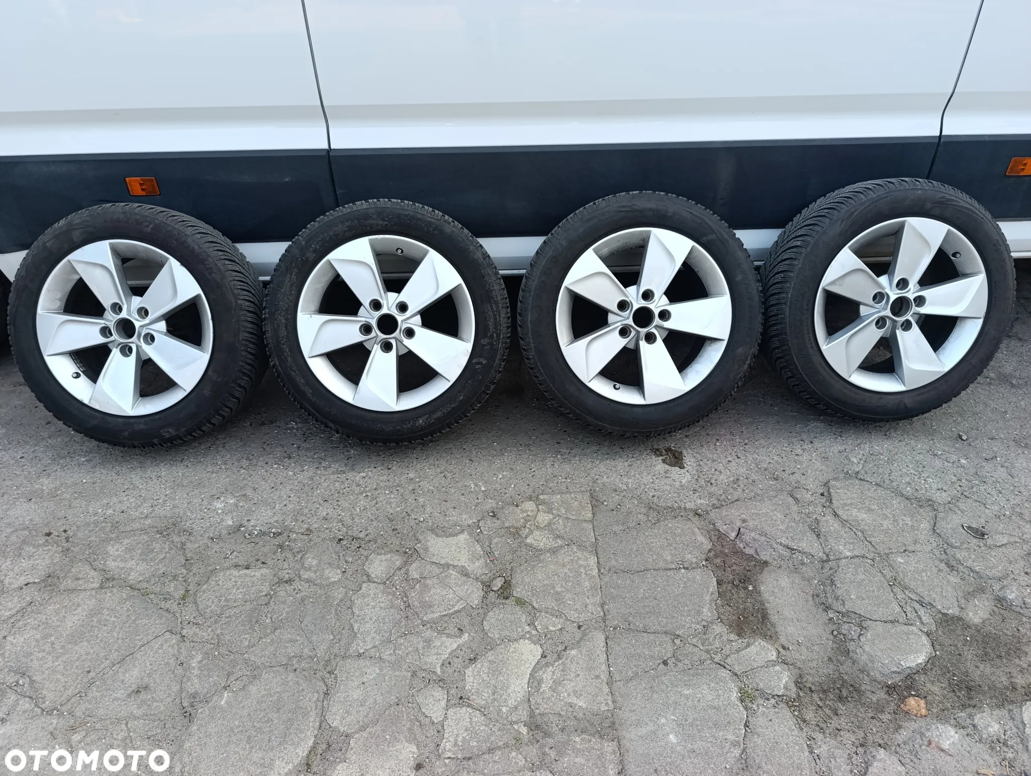 Skoda Superb 2.0 TDI L&K DSG - 39