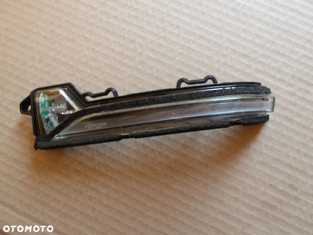 KIERUNKOWSKAZ LUSTERA LEWY HYUNDAI I20 III 87614-Q000 - 2