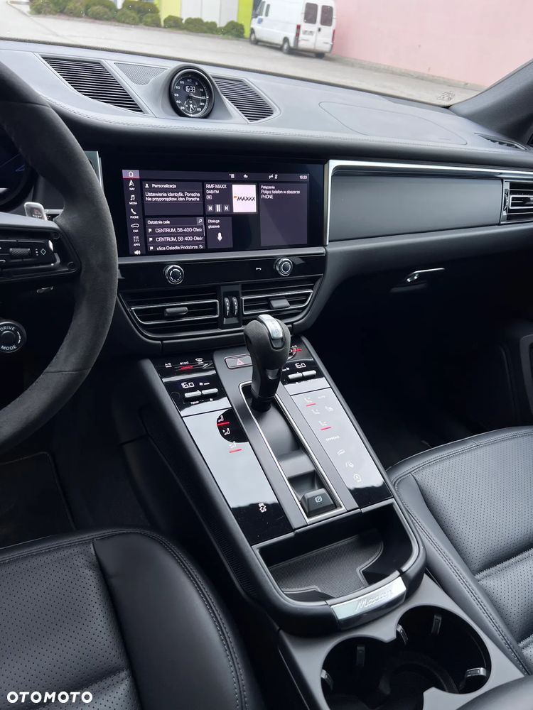 Porsche Macan T - 30