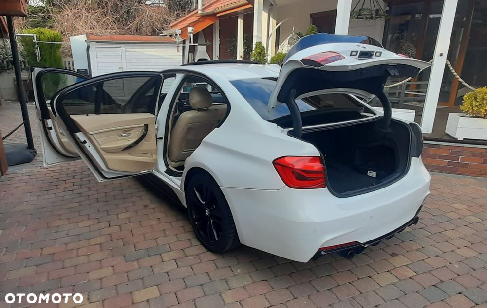 BMW Seria 3 328i xDrive - 14