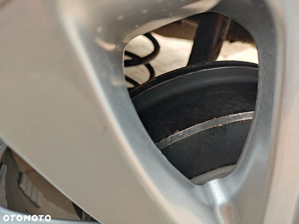 Toyota Yaris 1.0 Premium - 37