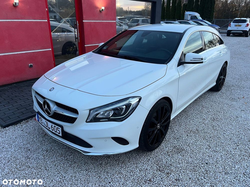 Mercedes-Benz CLA Shooting Brake 180 7G-DCT Urban - 12
