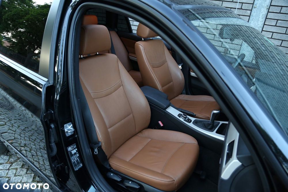 BMW Seria 3 318d DPF Touring - 19
