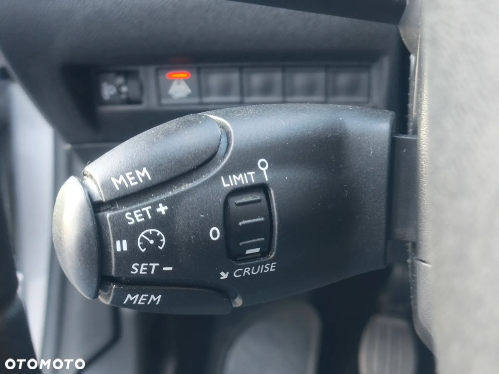 Peugeot 208 - 21