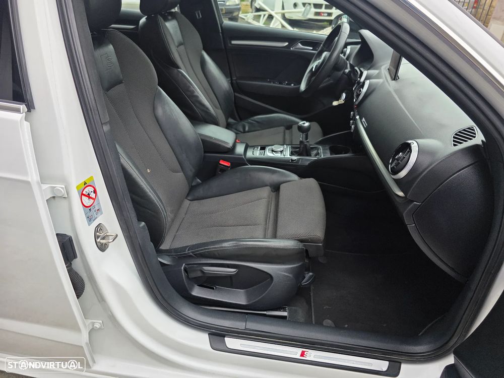 Audi A3 1.6 TDI S-line - 37